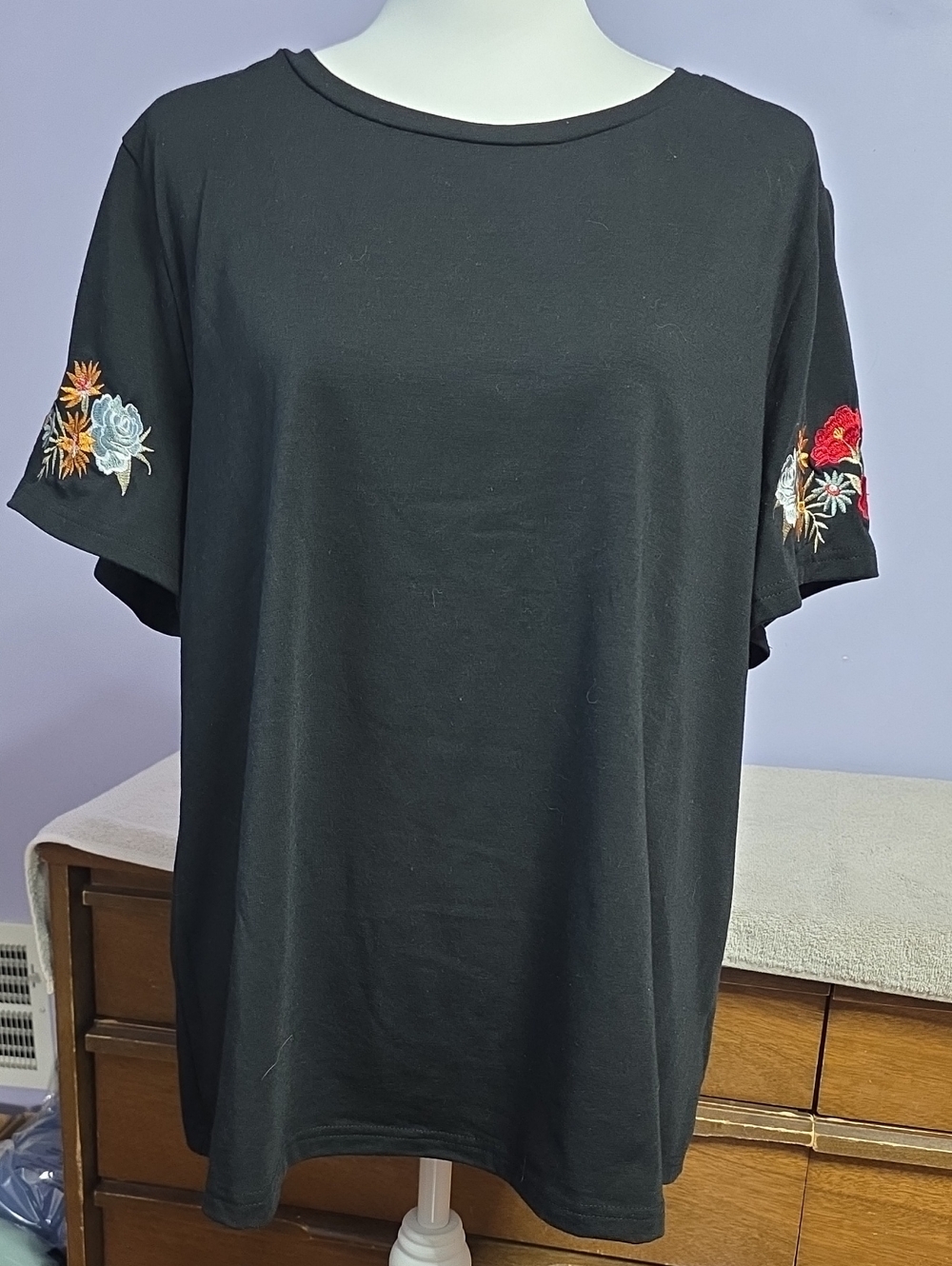 SHEIN Black Short Sleeve Tee with Floral Sleeve Embroidery